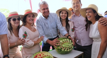 Na tradicional Festa da Melancia, Caiado destaca força produtiva de Uruana